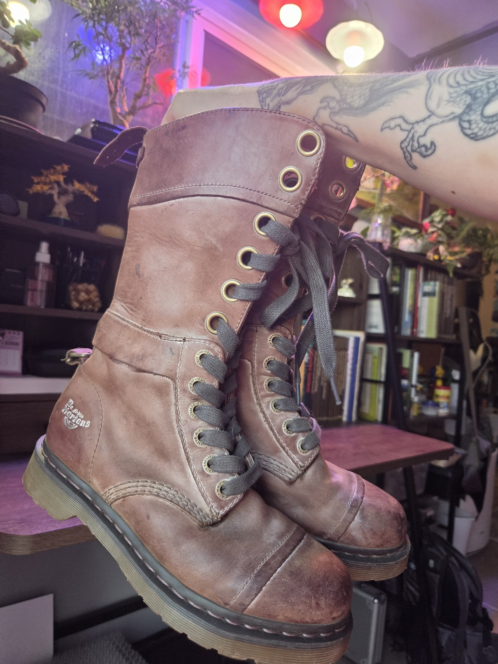 Dr. Martens Brown Triumph 1914 Fold Downs